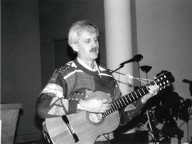 Reuben Pauls playing the guitar