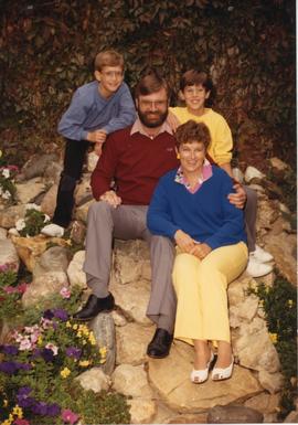 Clifford and Edith Janzen family