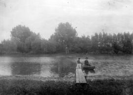 Jascha Fehderau in boat on "Stovok" river
