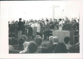 Mass choir, conducted by Cameron McKenzie - 2 photos