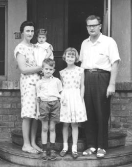 Vernon and Helen Reimer family in Calcutta