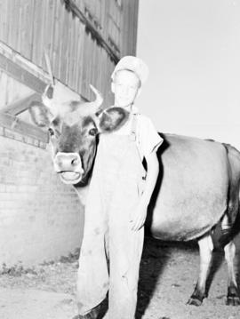 Rufus Baechler posing with his steer in Tavistock, Ontario