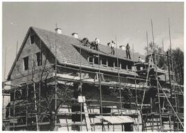 Pax workers constructing a house in Backnang