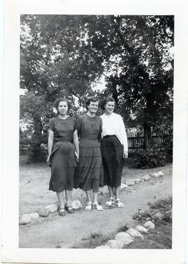 Three ladies from Ebenezer Maedchenheim
