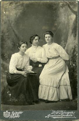 Portrait of three Priess sisters