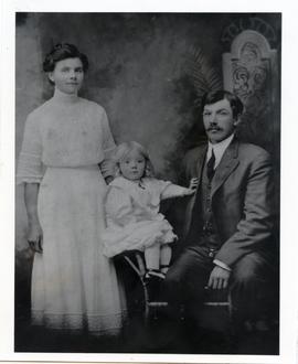 George Brown (1883) and wife Elizabeth (Dyck) Brown (1885) and Wilfred (1913)