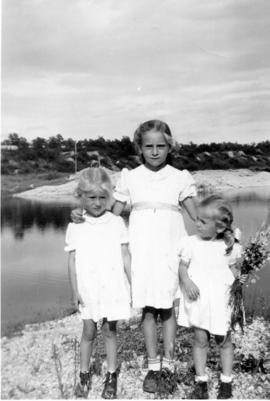 Heidi, Edith and _____ in front of a lake