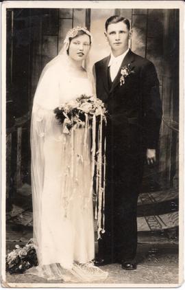 Heinrich Aron Penner and Agatha Penner (Enns) wedding picture