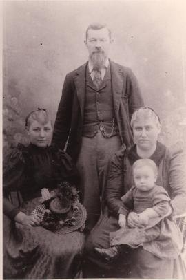 Heinrich and Susanna (Wiebe) Rempel Family