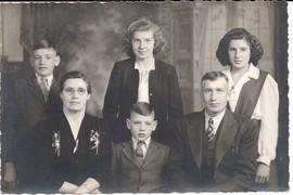 Aganetha Friesen (Penner) and Johann Peter Friesen family picture