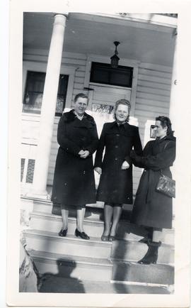 Three immigrant ladies at Ebenezer Maedchenheim