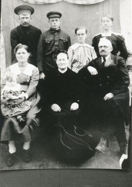 Cornelius D. Harder and Katharina (Janzen) Harder and family